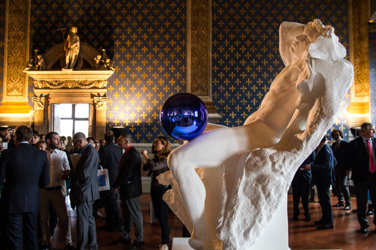 Jeff Koons a Firenze 07 Ecco le immagini dei trionfo di Jeff Koons a Firenze. Festa grande a Palazzo Corsini: e il sindaco gli consegna le chiavi della città