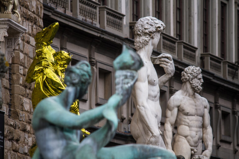 Jeff Koons a Firenze 17 Ecco le immagini dei trionfo di Jeff Koons a Firenze. Festa grande a Palazzo Corsini: e il sindaco gli consegna le chiavi della città