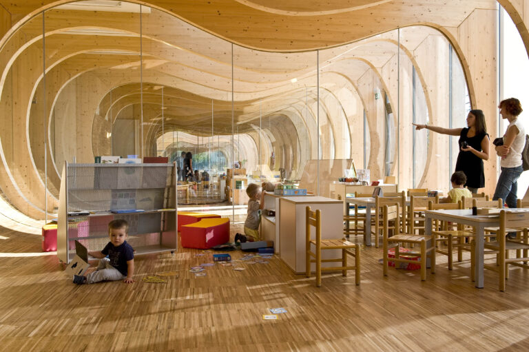 Lasilo di Guastalla di Mario Cucinella Architects foto Moreno Maggi 9 All'asilo nido, nella pancia di una Balena. Mario Cucinella inaugura a Guastalla la nuova scuola d’infanzia che unisce tecnologia e sapienza progettuale: ecco le immagini