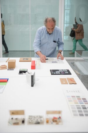 Maurizio Nannucci & Friends. Al Museion di Bolzano l’artista espone 100 opere di importanti artisti da lui raccolte negli ultimi 50 anni: ecco qualche immagine in anteprima