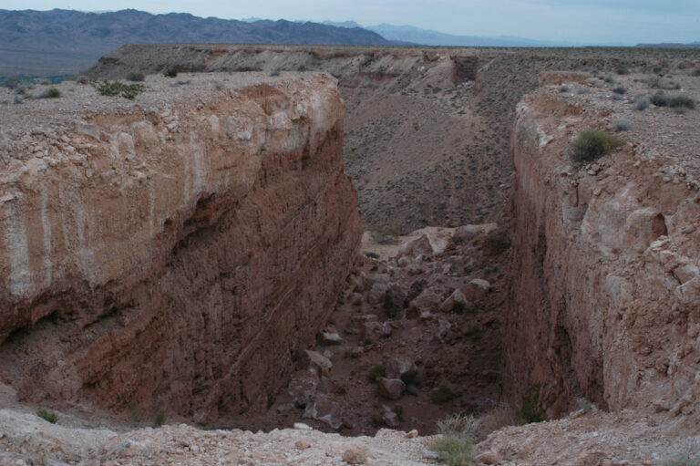 Michael Heizer Double Negative 1969 70 Land Art, oltre il sublime. In un film, la grande avventura di un gruppo di artisti-pionieri