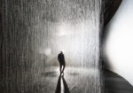 Rain Room 3 Dopo Londra e New York, la Rain Room arriva a Shanghai. La Volkswagen importa in Cina l’installazione interattiva di pioggia artificiale, creata dallo studio Random International