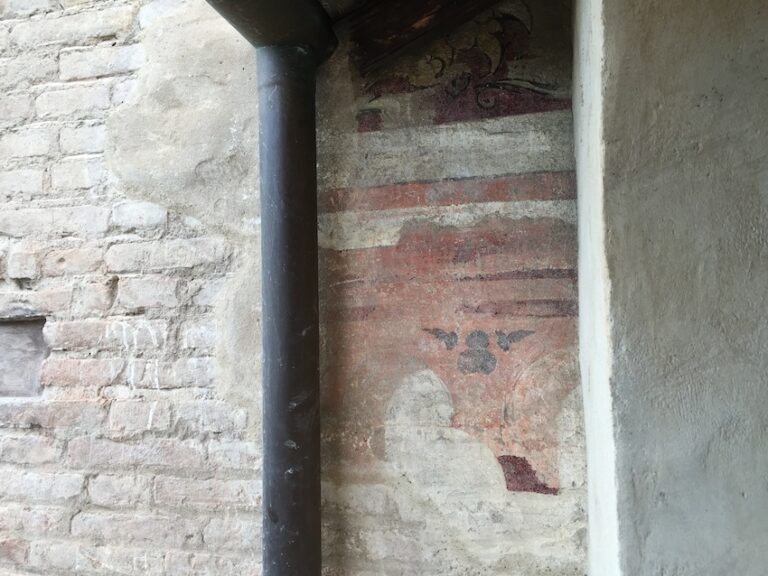 Rocca di Vignola - affreschi ritrovati sulle pareti esterne della torre del Pennello