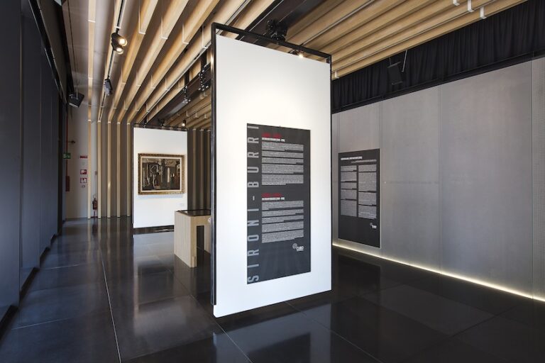 Sironi–Burri. Un dialogo italiano - veduta della mostra presso il CUBO Unipol. Bologna 2015