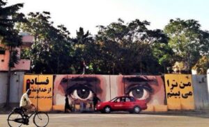 Afghanistan, la crociata della street art contro la corruzione. Gli occhi del popolo spalancati sulla verità: murales di denuncia e di speranza