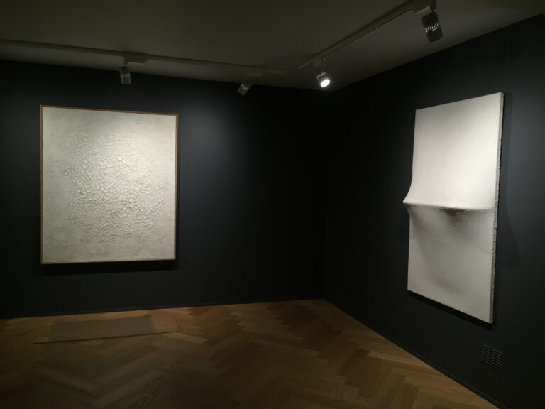 Alberto Burri Mazzoleni Londra 04 A celebrare Burri a Londra ci pensa Mazzoleni. Ecco le immagini dalla preview della retrospettiva di stampo museale nella galleria di Albemarle Street