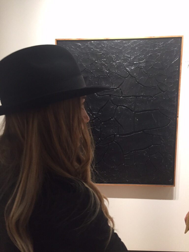 Alberto Burri Mazzoleni Londra 07 e1443785508951 A celebrare Burri a Londra ci pensa Mazzoleni. Ecco le immagini dalla preview della retrospettiva di stampo museale nella galleria di Albemarle Street