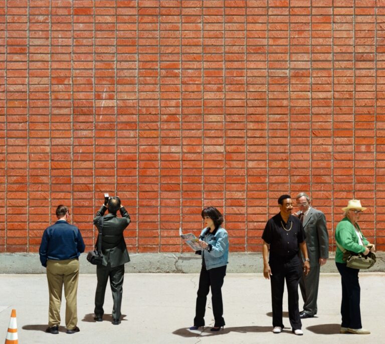 Alex Prager Lenscrafters Ace American Insurance 2015 Courtesy the artist and Lehmann Maupin New York Hong Kong Paris Updates: Alex Prager, la fotografa che voleva essere William Egglestton. In mostra tra Galeries Lafayette, Opéra e Silencio. E alla Fiac