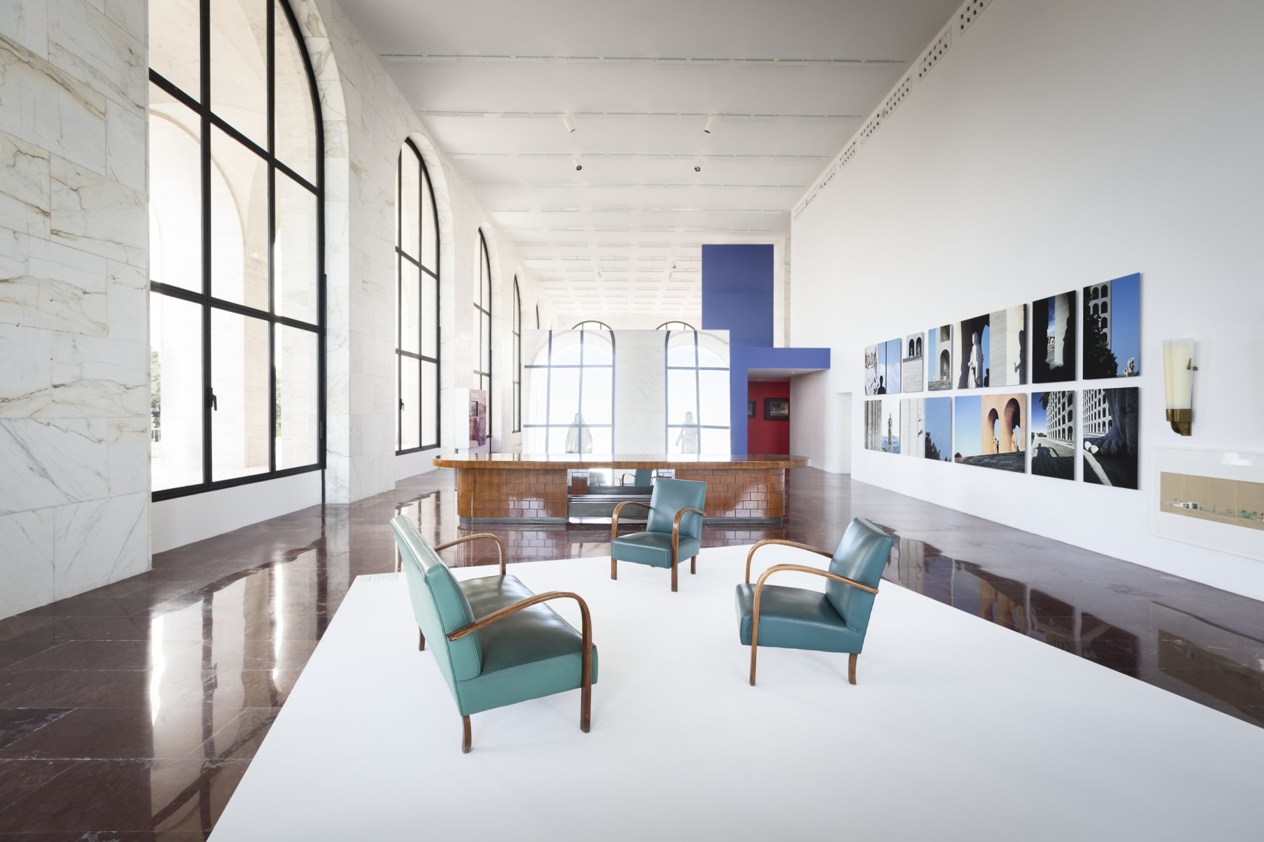 Immagini del Colosseo quadrato targato Fendi. Al via al Palazzo della Civilta Italiana all Eur la mostra che inaugura il nuovo headquarter della maison Artribune