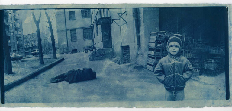 Boris Mikhailov, dalla serie At Dusk, 1993 - (c) Boris Mikhailov - courtesy Camera, Torino