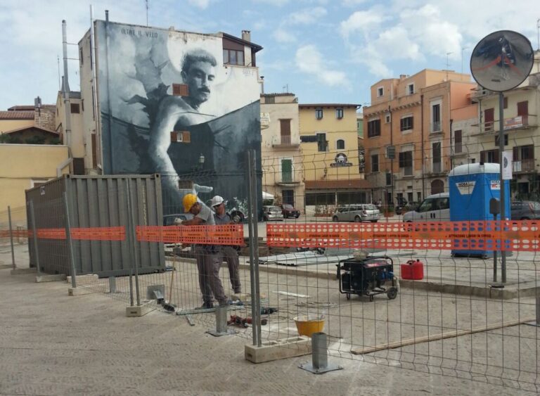 Corato lavori in corso a Piazza Di Vagno foto by lostradone.it Se riqualificando si cancella la Street Art. La storia di Gomez a Corato