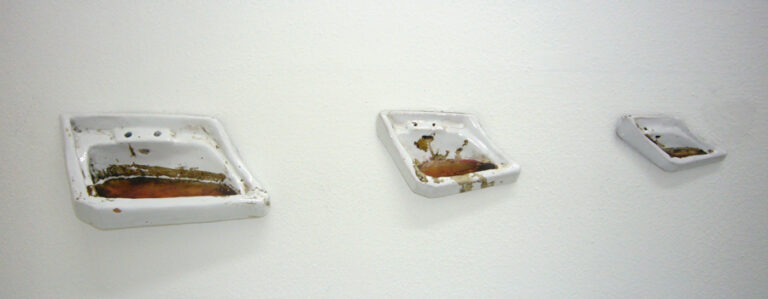 Cristiano De Gaetano, Untitled, 2011 - ceramica e resina, dimensioni variabili - collezione Galila, Bruxelles