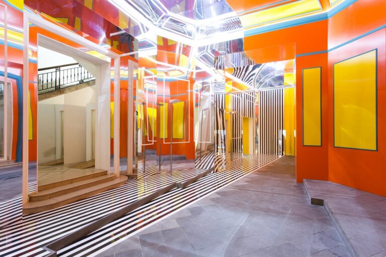 Daniel Buren, Axer/Désaxer. Lavoro in situ, 2015, Madre, Napoli