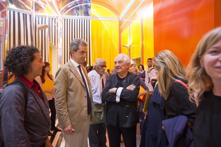 Daniel Buren Axer Désaxer Madre Napoli foto Amedeo Benestante Ecco le immagini dalla preview del Madre di Napoli. Un grande site specific di Daniel Buren, il Turner Prize Marck Leckey e l'Albero della Cuccagna secondo Marco Bagnoli