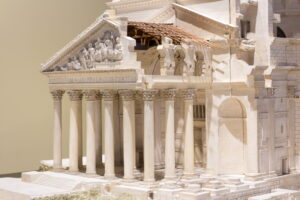 Il modello in scala del Pantheon ritorna in esposizione al Museo Leonardo da Vinci. E a Milano, si presenta il progetto pilota del restauro a più mani