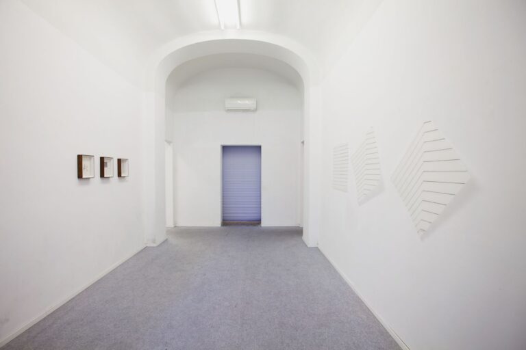 Gianfranco Chiavacci - François Morellet – rigorosi rigolards - veduta della mostra presso Die Mauer, Prato 2015