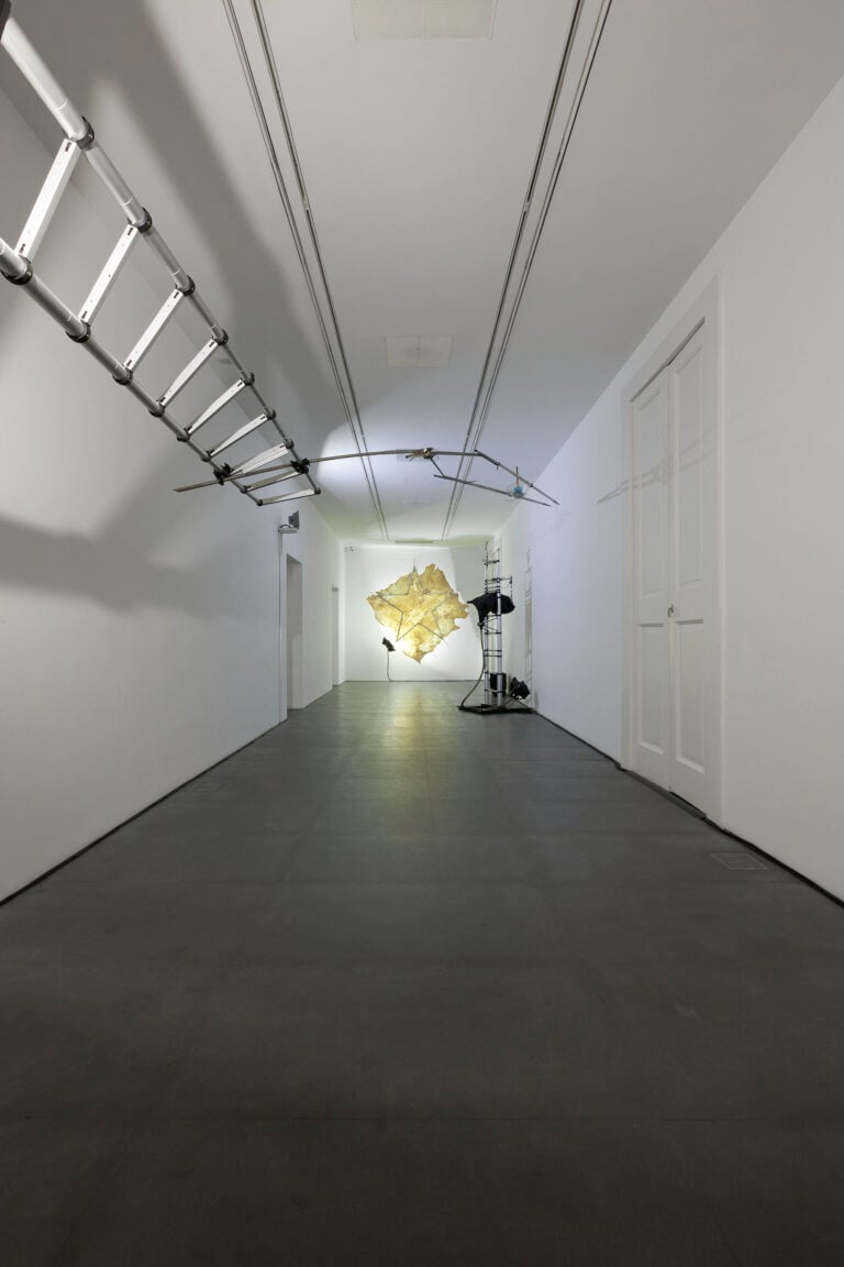 Gilberto Zorio – veduta della mostra presso la Galleria Lia Rumma, Napoli 2015 – © Gilberto Zorio – photo Antonio Maniscalco – courtesy Galleria Lia Rumma, Milano-Napoli