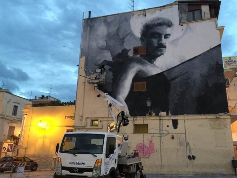 Gomez Oltre il velo Corato Bari 2015 work in progress Se riqualificando si cancella la Street Art. La storia di Gomez a Corato