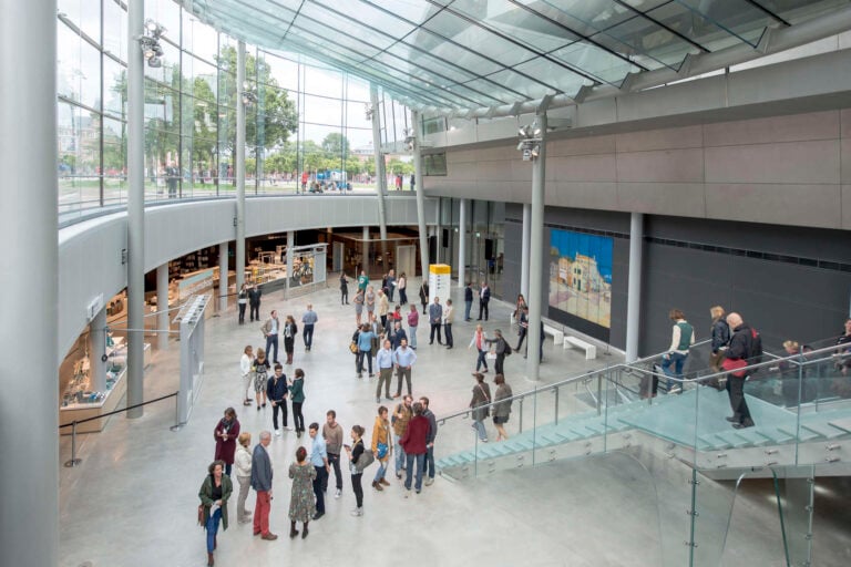 Hans van Heeswijk Architects Ingresso del Van Gogh Museum 2015 Amsterdam. Photo by Jan Kees Steenman Ronald Tilleman 6 Il Van Gogh Museum di Amsterdam ha un nuovo ingresso architettonico di vetro e acciaio. Ecco la fotogallery del monumentale accesso al popolare museo olandese