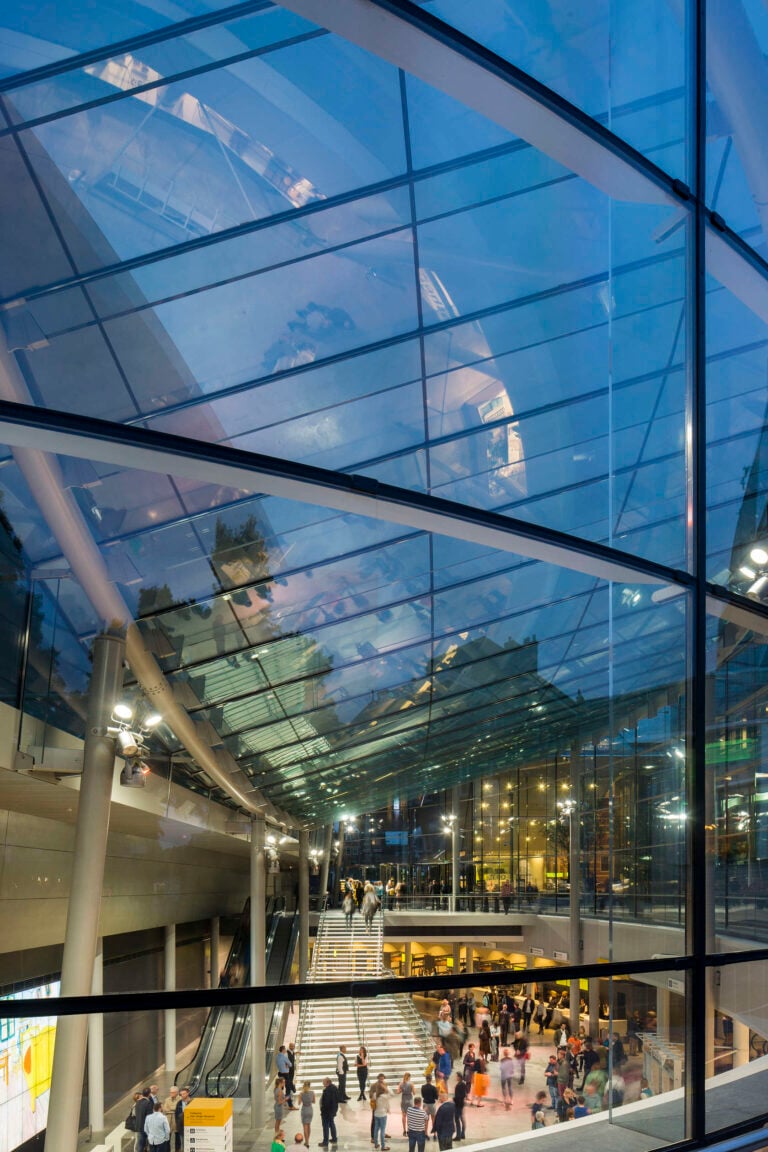 Hans van Heeswijk Architects Ingresso del Van Gogh Museum 2015 Amsterdam. Photo by Jan Kees Steenman Ronald Tilleman 8 Il Van Gogh Museum di Amsterdam ha un nuovo ingresso architettonico di vetro e acciaio. Ecco la fotogallery del monumentale accesso al popolare museo olandese