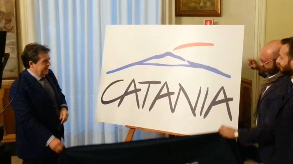 Quel nuovo logo per Catania. La rete e gli esperti bocciano l’immagine voluta dal Sindaco Bianco. Gestuale e giovanile? Macché. Semplicemente brutta