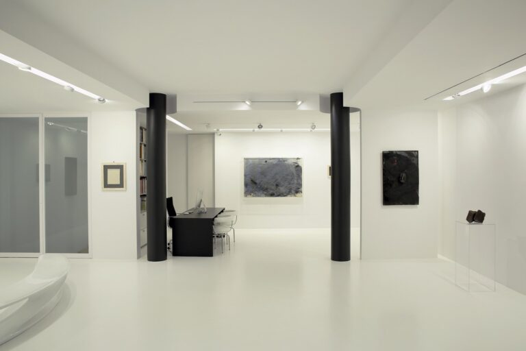 In Contemporanea Galleria 2000NOVECENTO veduta allestimento Marco Gastini Giuseppe Spanulo Le gallerie di Reggio Emilia, aperte In contemporanea. Tutte le immagini della seconda edizione della rassegna ricca di mostre, eventi, murales