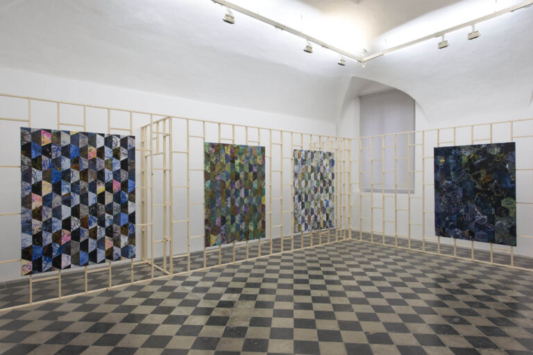 Jonathan VanDyke – L blue N black I green M orange K violet - veduta della mostra presso la Galleria Unosunove, Roma 2015 - photo Giorgio Benni