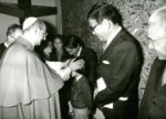 Kengiro Azuma e famiglia con Papa Paolo VI