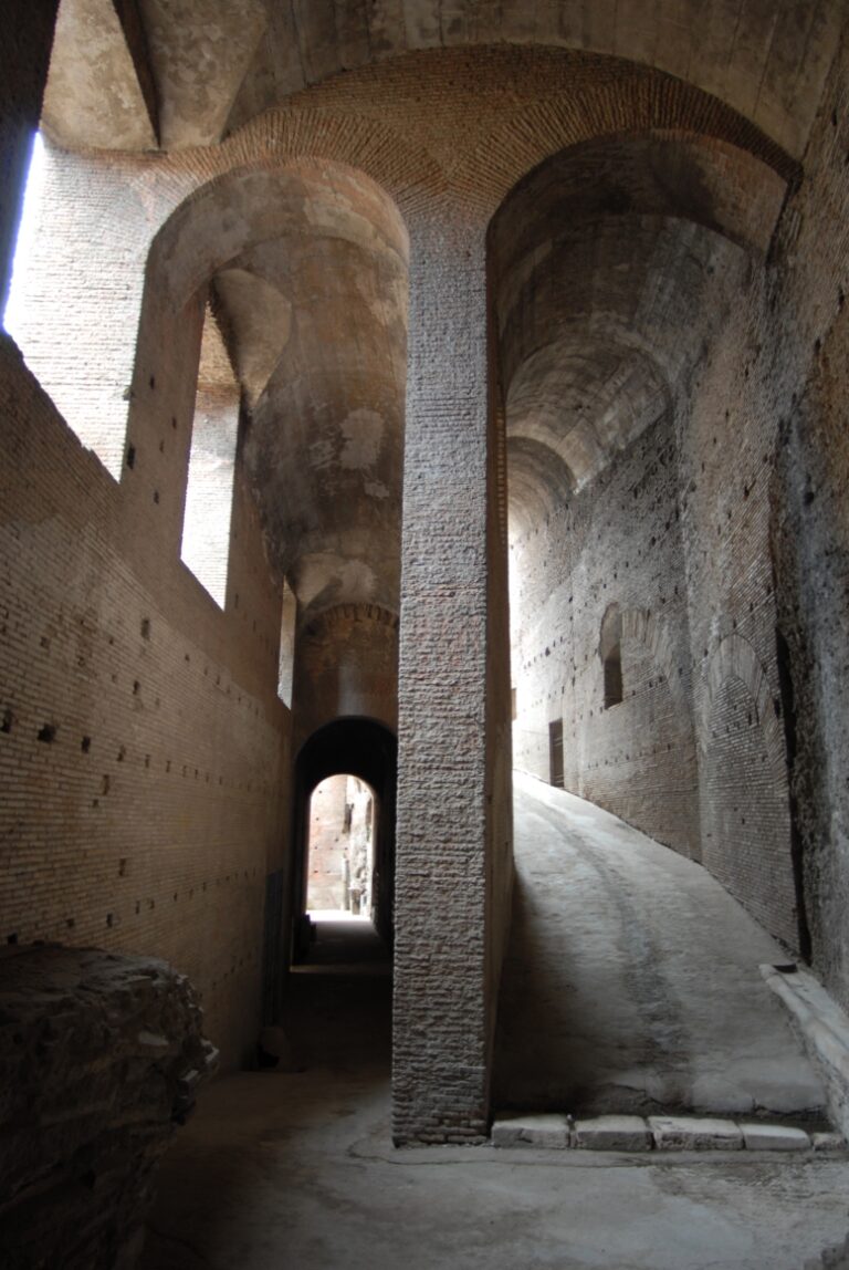 La Rampa imperiale nel punto di confluenza dei primi due salienti Archivio fotografico SS COL Come ai tempi di Domiziano. Riapre al pubblico a Roma la Rampa di accesso alla residenza dell’imperatore, nell'area del Foro Romano: ecco immagini e video