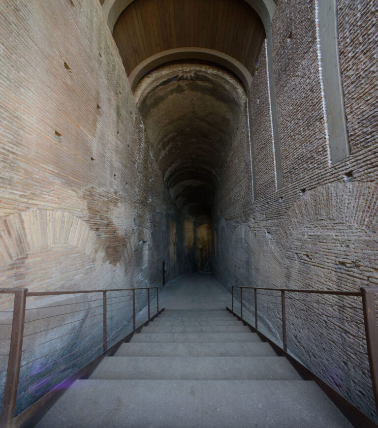 La scala in corten Archivio fotografico SS COL Come ai tempi di Domiziano. Riapre al pubblico a Roma la Rampa di accesso alla residenza dell’imperatore, nell'area del Foro Romano: ecco immagini e video