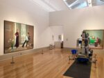 L'allestimento della sala di David Hockney alla Tate Britain