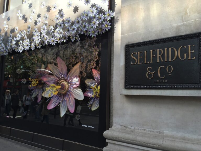 Le vetrine di Selfridge a Londra