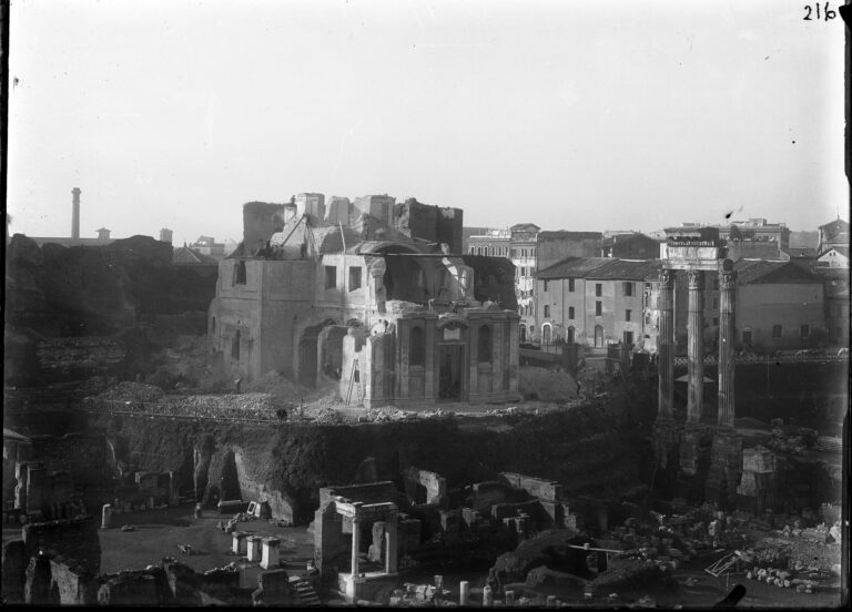 L’inizio della demolizione della chiesa di Santa Maria Liberatrice Archivio fotografico SS COL Come ai tempi di Domiziano. Riapre al pubblico a Roma la Rampa di accesso alla residenza dell’imperatore, nell'area del Foro Romano: ecco immagini e video