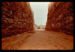 Michael Heizer, Double Negative, 1969-70 - from Troublemakers - photo Sam Wagstaff,1970 - The Getty Research Institute, Los Angeles - © J. Paul Getty Trust