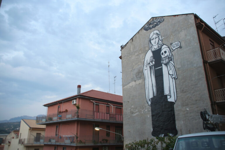 Ozmo la Santa Rosalia palermitana Street art in salsa cattolica. Tre storie recenti