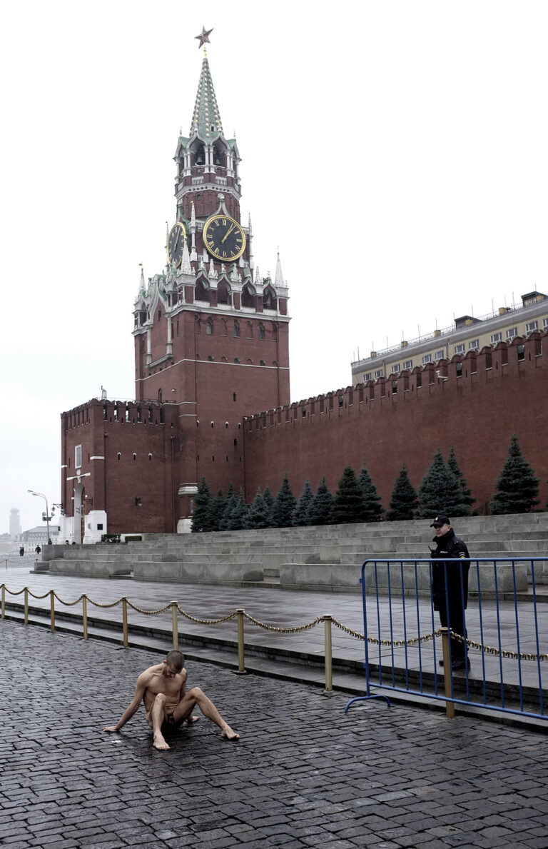 Pavlensky, Fixation, 2013