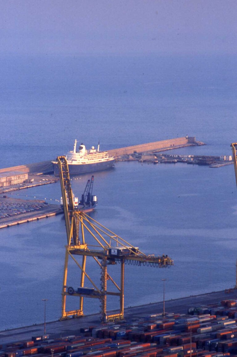 Porto di Barcellona – figure zoomorfe. 2006. Simone Capra