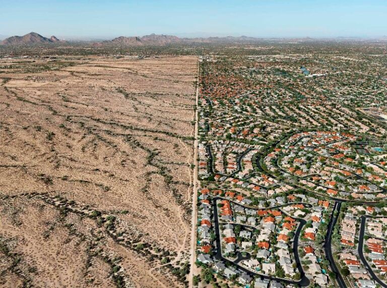 Riserva indiana Salt River Pima – Maricopa. Sobborghi di Scottsdale, Arizona, USA 2011 © Edward Burtynsky - courtesy Admira, Milano