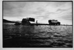 Robert Smithson mentre costruisce Spiral Jetty, 1970 - from Troublemakers - photo © Gianfranco Gorgoni - courtesy Getty Research Institute, Los Angeles