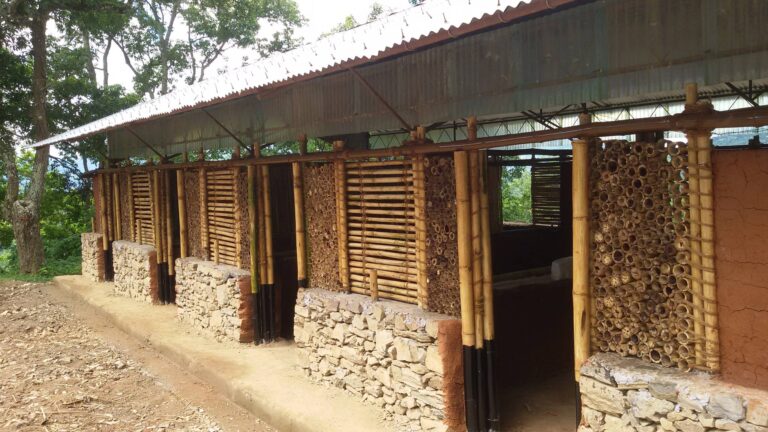 School in Chhoprak Gorkha Nepal 05 Il Nepal torna a vivere dopo il terremoto. Ecco le immagini della scuola ricostruita in sette settimane da due neolaureati e un architetto indiano