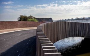 Un ponte che è anche un rifugio per pipistrelli? Esiste: il “Bat-ponte” l’ha progettato in Olanda NEXT Architects: ecco le immagini