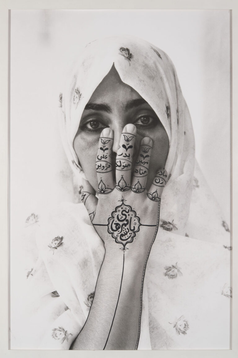 Shirin Neshat, Birthmark, 1995 – photo taken by Cynthia Preston - © Shirin Neshat - Courtesy Gladstone Gallery, New York & Brussels – Collezione privata, Sassuolo - photo Rolando Paolo Guerzoni