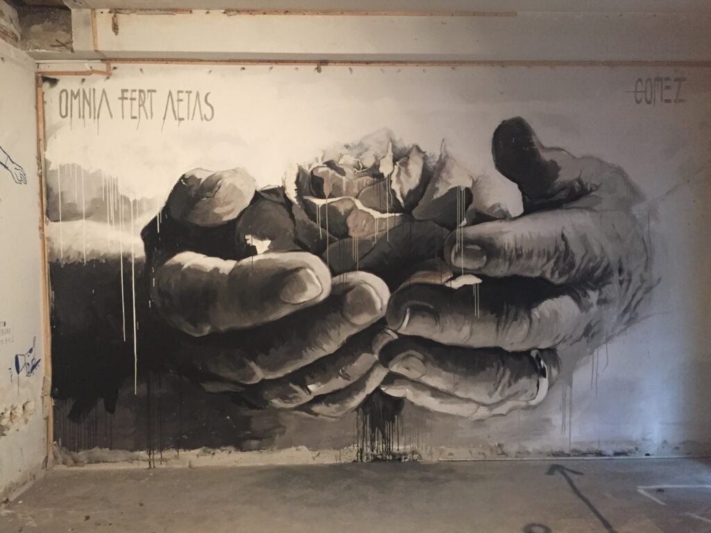 Street art nel palazzo segreto. A Roma 28 artisti dipingono sui muri sventrati di un’architettura in via di ristrutturazione. Tutte le foto