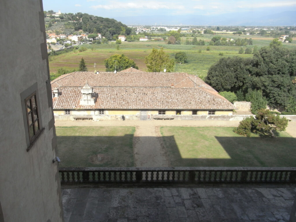 Il muro della Villa medicea di Poggio a Caiano crollato per maltempo