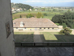 Il muro della Villa medicea di Poggio a Caiano crollato per maltempo