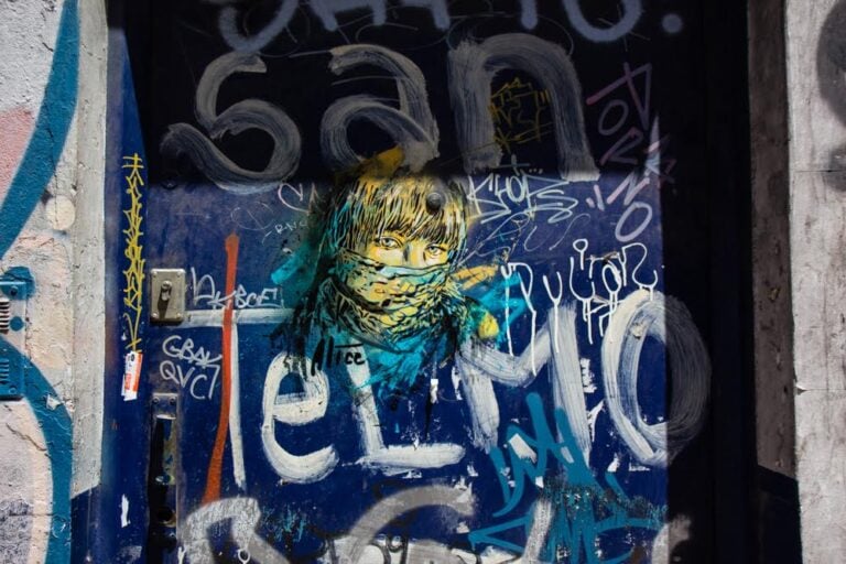 Alice Pasquini BuenosAires 2015 Photo Jessica Stewart 6 Italiani in trasferta. I murales di Alice Pasquini in Sud America, per l’IIC di Montevideo. Fiumi, scorci urbani, volti infantili e accenti surreali