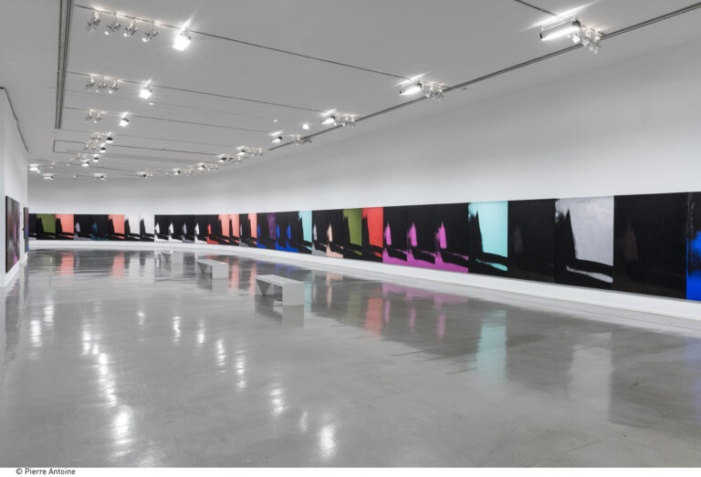 Andy Warhol, Shadows, 1978-79 – allestimento al Musée d’Art moderne de la Ville de Paris, 2015 – © Courtesy Dia Art Foundation, New York – © The Andy Warhol Foundation for the Visual Arts, Inc. - ADAGP, Paris 2015 – photo © Pierre Antoine