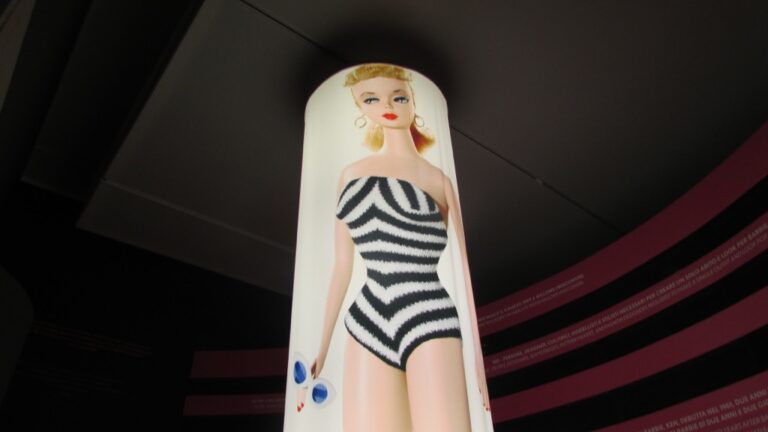 Barbie. The Icon - veduta della mostra presso il MUDEC, Milano 2015 - photo Agata