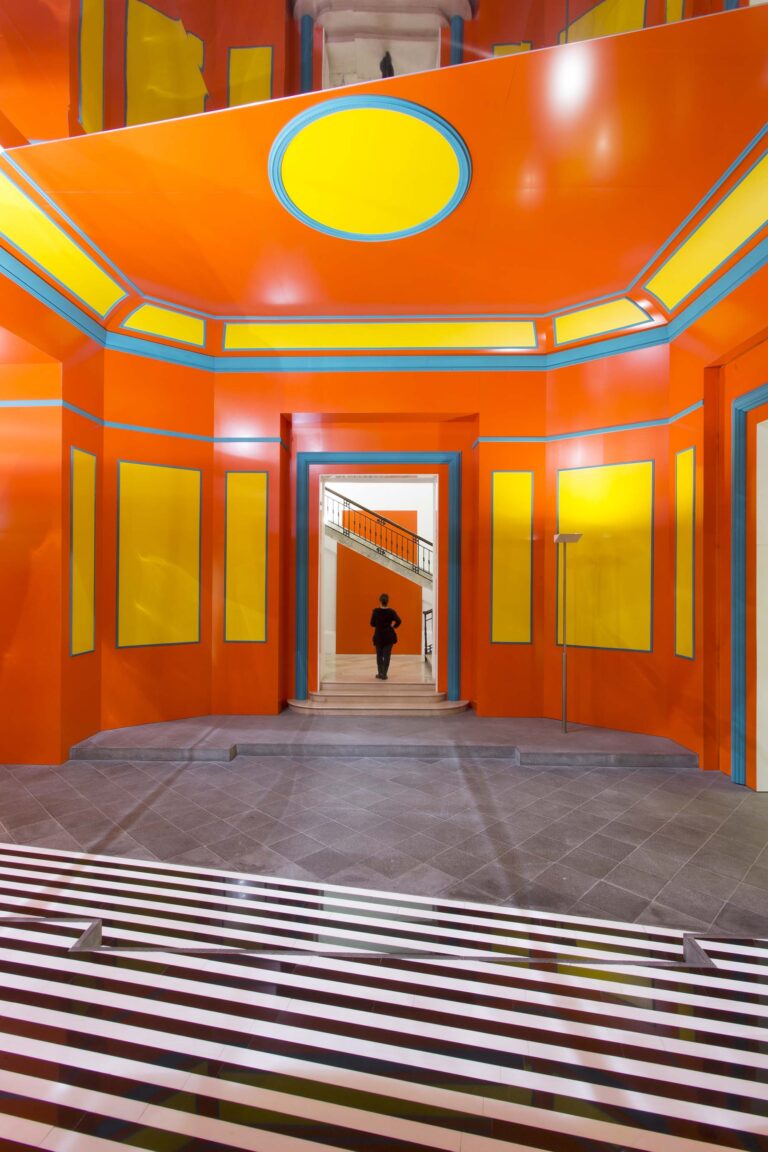 Daniel Buren, Axer - Désaxer, Madre, Napoli 2015 - courtesy Fondazione Donnaregina per le arti contemporanee, Napoli - photo © Amedeo Benestante