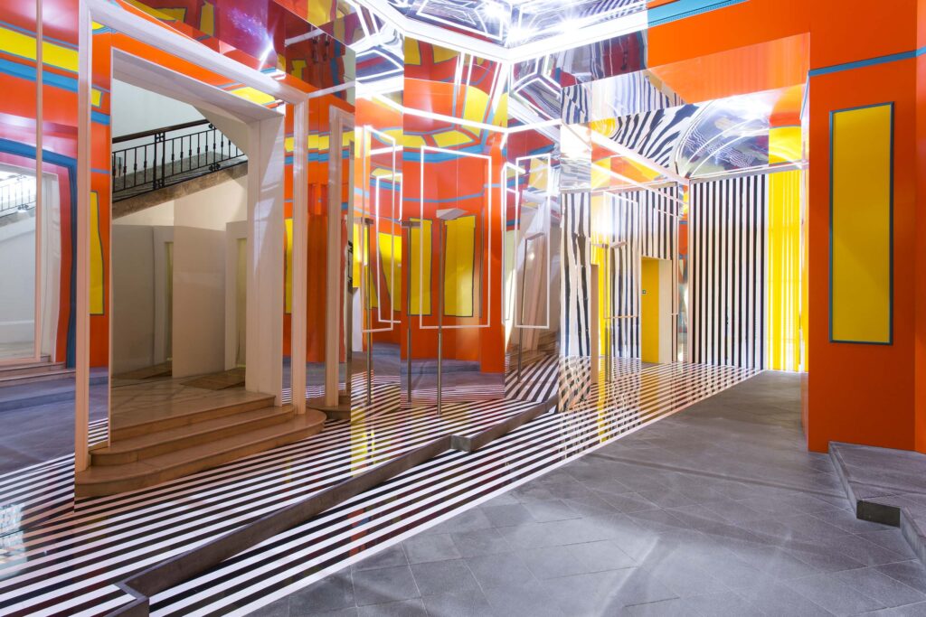 Daniel Buren a Napoli. E il museo scende in strada